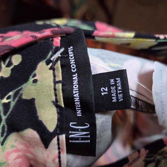 INC International Concepts High Waist Black and Red Shorts - Picture 3 of 4